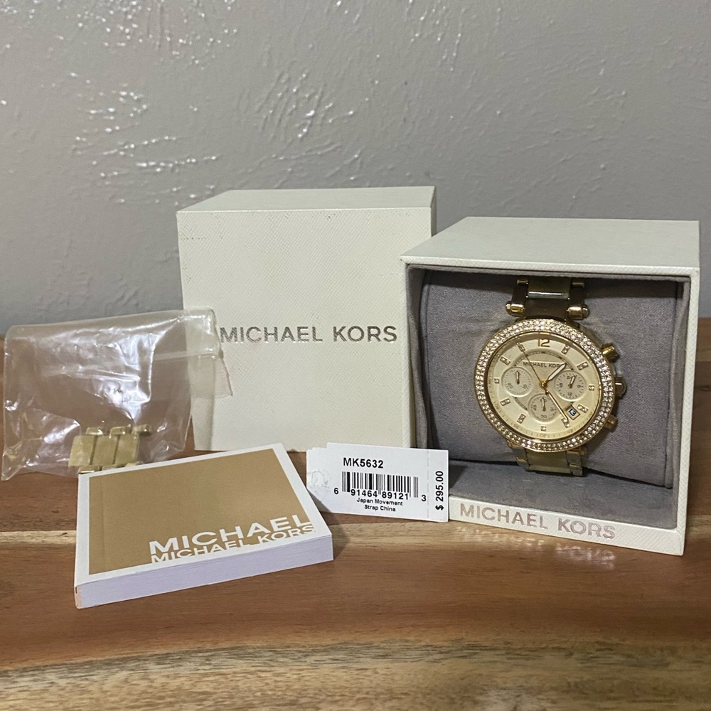 MICHEAL KHORS WATCH